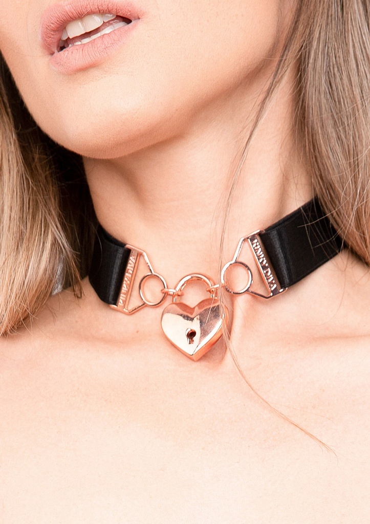 [70817-BLACK-O/S] Diva Necklace Plus Heart